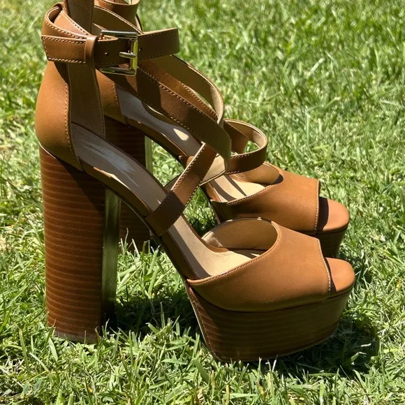 Michael Kors Platform Heels - Picture 2 of 3